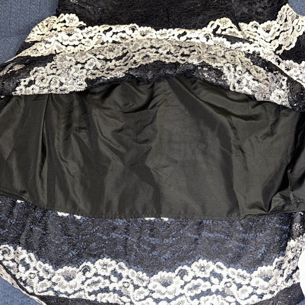 Who What Wear beautiful Black & White floral lace skirt. Size 18 - Picture 8 of 9